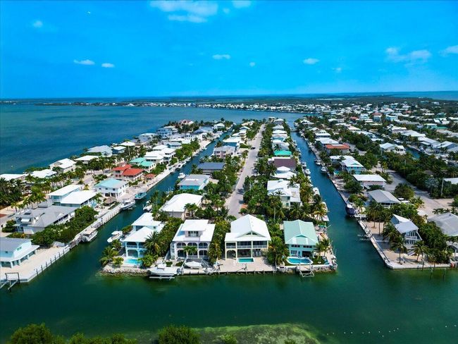 1165 Lagoon Dr, House other with 3 bedrooms, 2 bathrooms and null parking in Cudjoe Key FL | Image 4