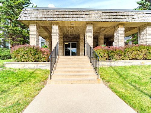 apt-2g-2300 Windsor Mall, Park Ridge, IL, 60068-3625 | Card Image