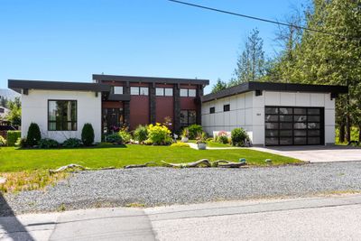 464 Alder Ave, House other with 3 bedrooms, 2 bathrooms and null parking in Harrison Hot Springs BC | Image 1