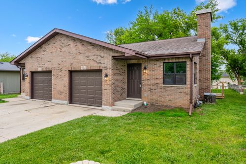 916 Pleasant St, Woodstock, IL, 60098-2247 | Card Image
