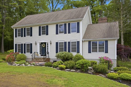 3 Faye Ln, Londonderry, NH, 03053-2877 | Card Image