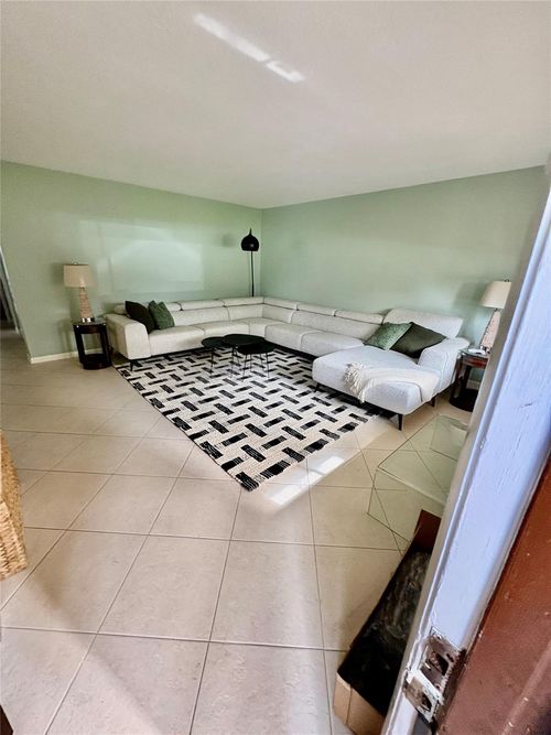 7322-7322 Ashmont Cir, Tamarac, FL, 33321-7864 | Card Image