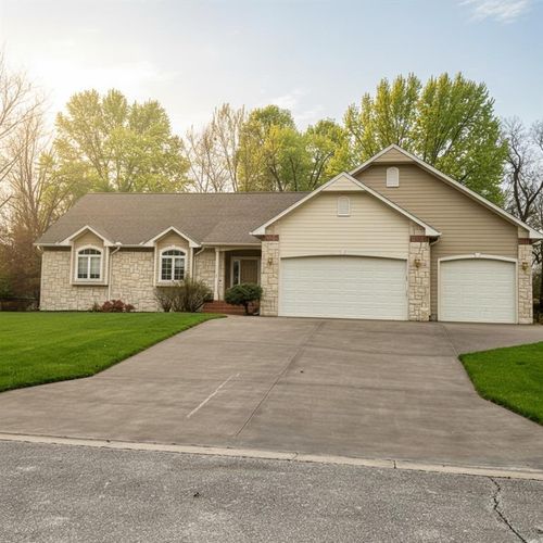 707 Deer Trail St, Parsons, KS, 67357-2116 | Card Image