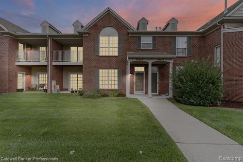 29822 Heritage Pkwy, Warren, MI, 48092-4691 | Card Image