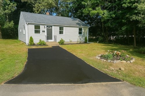 47 Donna St, Brockton, MA, 02302-2425 | Card Image