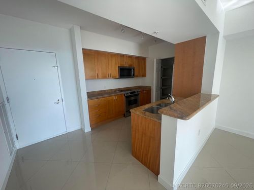 1005e-1755 E Hallandale Beach Blvd, Hallandale Beach, FL, 33009-4687 | Card Image