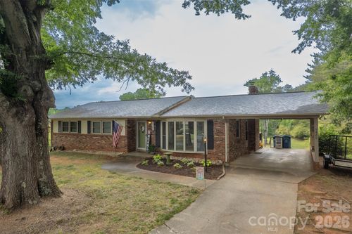 5460 Clover St, Hickory, NC, 28602-9415 | Card Image