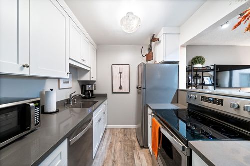 apt-407-320 N Civic Dr, Walnut Creek, CA, 94596-3647 | Card Image