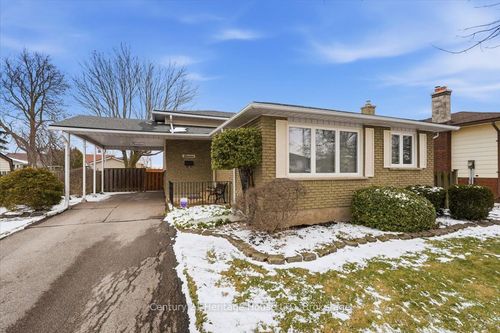 11 Robert St, Welland, ON, L3B5T8 | Card Image