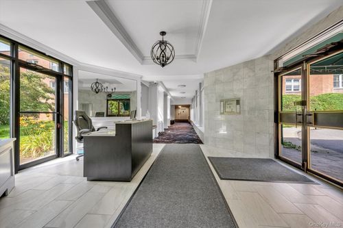 apt-107-1390 Broadway, Hewlett, NY, 11557-1333 | Card Image