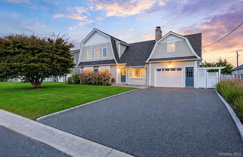 5 Midway St, Babylon, NY, 11702-4311 | Card Image