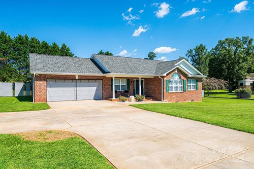 95 Chesterfield Dr, Taylorsville, NC, 28681-6212 | Card Image