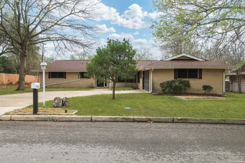 630 Rocklyn Dr, Windcrest, TX, 78239-2041 | Card Image