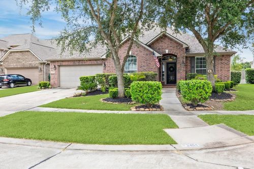 2404 Garnetfield Ln, Friendswood, TX, 77546-4668 | Card Image