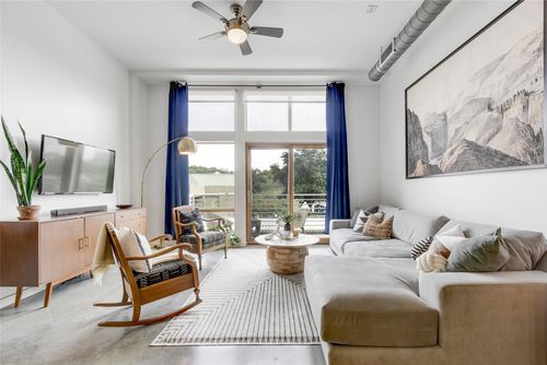 205-2124 E 6th Street E, Austin, TX, 78702 | Card Image