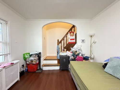 48 213th St, Bayside Hills, NY, 11364-1233 | Card Image