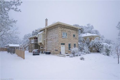 84 Sheridan St, Brantford, ON, N3T2R4 | Card Image