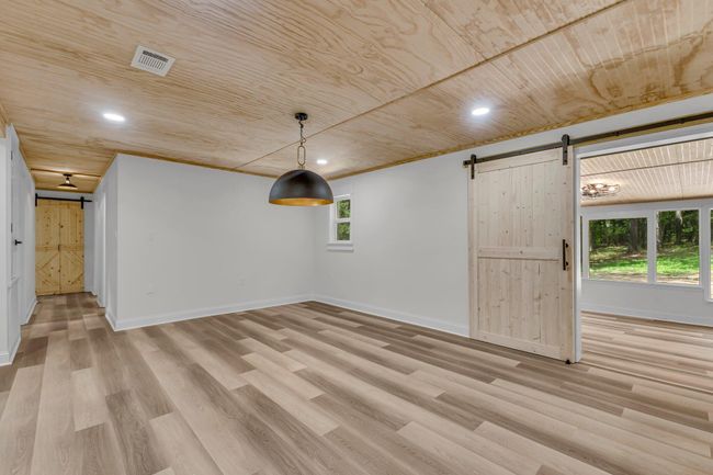 Dining | Image 7