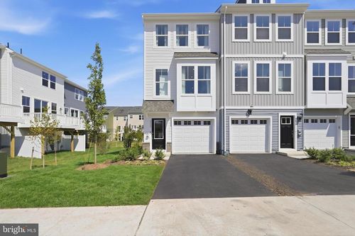 8894 Queensferry Rd, MANASSAS, VA, 20112-2463 | Card Image