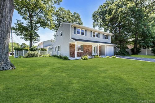 258 Lafayette Road, West Babylon, NY, 11704 | Card Image