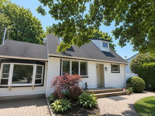 196 Sterling St, Port Jefferson Station, NY, 11776-2530 | Card Image