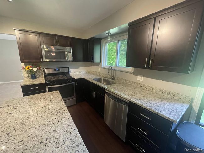 749 Dunedin Ct, House other with 4 bedrooms, 3 bathrooms and null parking in Rochester Hills MI | Image 7