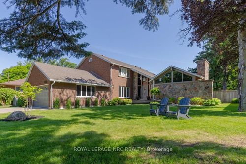 4 Maplewood Dr, Saint Catharines, ON, L2M3P1 | Card Image