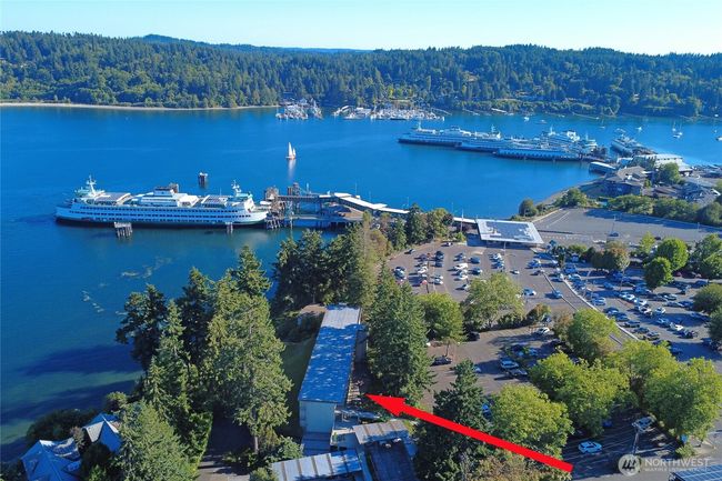 Shows quick access to ferry and town | Image 31