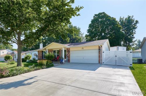 42 Heather Valley Cir, Saint Peters, MO, 63376-2406 | Card Image