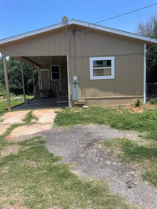303 W Taylor St, Llano, TX, 78643-1015 | Card Image