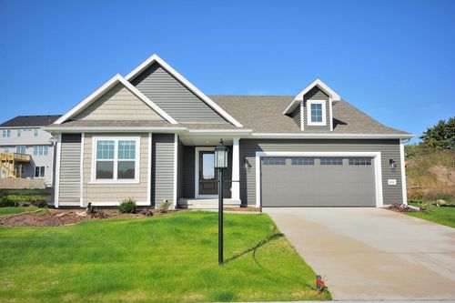 621 Standing Stone Dr, Waukesha, WI, 53189-5660 | Card Image