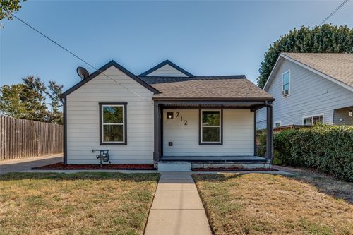 712 E 3rd St, Irving, TX, 75060-4204 | Card Image