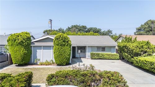 9021 Hazeltine Ave, Panorama City, CA, 91402-1903 | Card Image