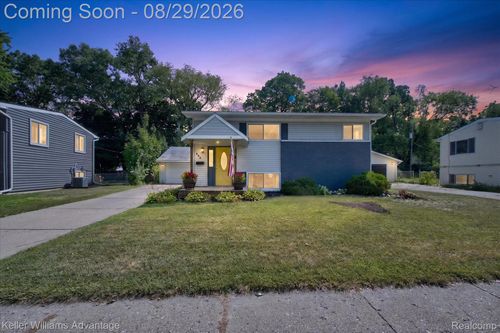 942 Panorama Dr, Milford, MI, 48381-1560 | Card Image