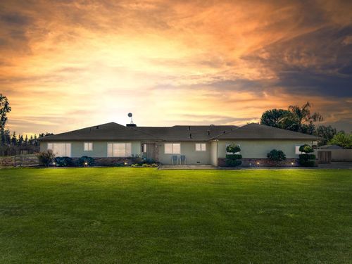 8099 E Nees Ave, Clovis, CA, 93619-8215 | Card Image