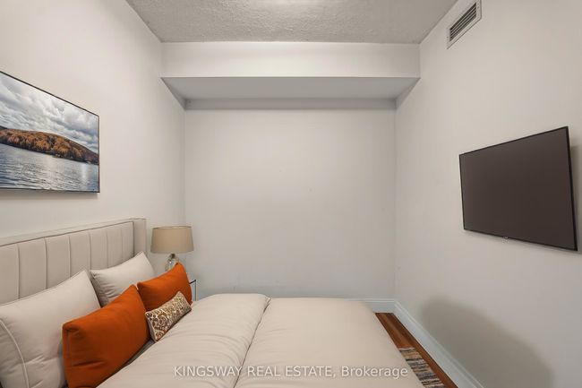 1502 - 20 Blue Jays Way, Condo with 3 bedrooms, 2 bathrooms and null parking in Toronto ON | Image 7