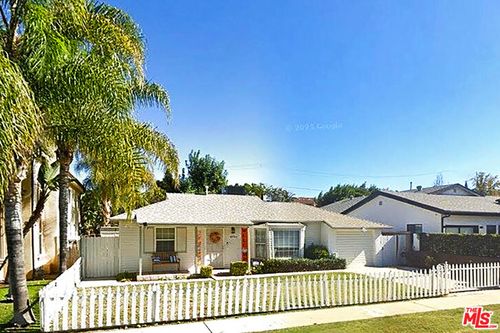4950 Chimineas Avenue, Tarzana, CA, 91356 | Card Image