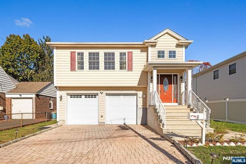 9 15th Ave, Elmwood Park, NJ, 07407-3509 | Card Image