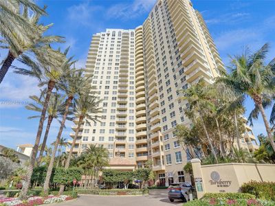 1715 - 19501 W Country Club Dr, Condo with 2 bedrooms, 2 bathrooms and null parking in Aventura FL | Image 1