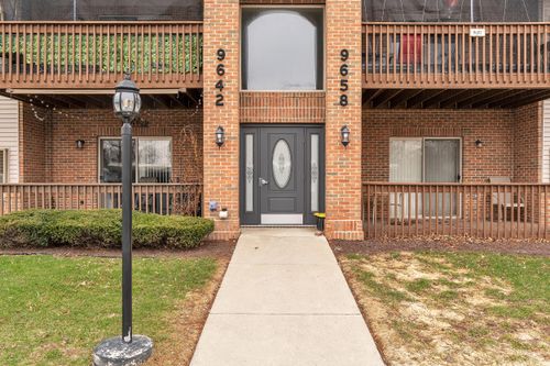 9644 Sawgrass Ct, Van Buren Twp, MI, 48111-6427 | Card Image