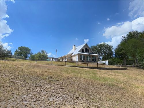 101 Knoll Trl, Sandia, TX, 78383-4032 | Card Image