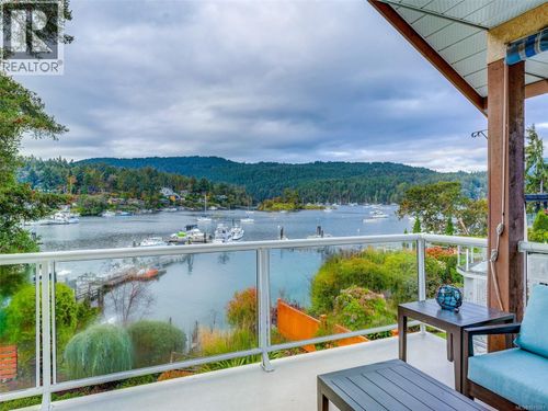 7064 Brentwood Dr, Brentwood Bay, BC, V8M1B6 | Card Image