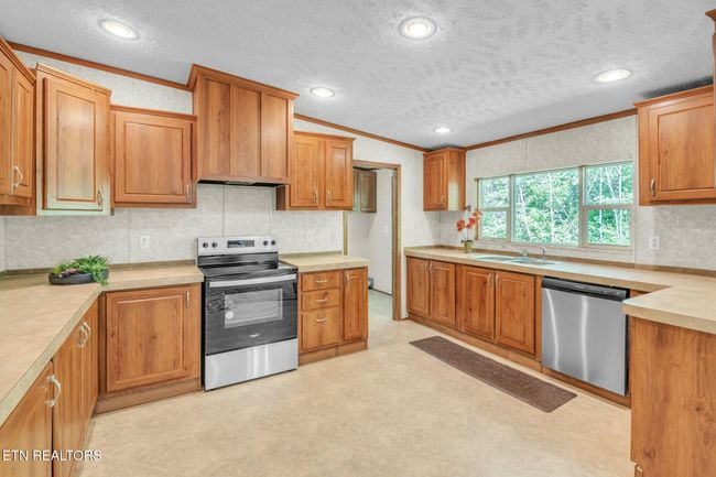 716 Byrd St, House other with 5 bedrooms, 3 bathrooms and null parking in Clinton TN | Image 18