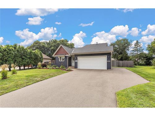 7983 Hallmark Way, APPLE VALLEY, MN, 55124-7194 | Card Image