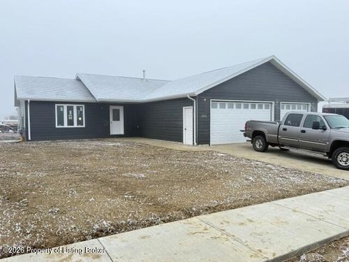 1371 Wahl St, Dickinson, ND, 58601-5225 | Card Image