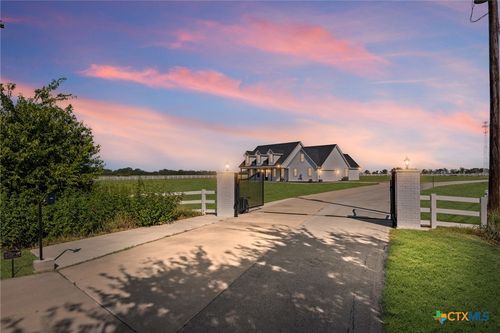 821 Silent Valley Rd, Lockhart, TX, 78644-1517 | Card Image