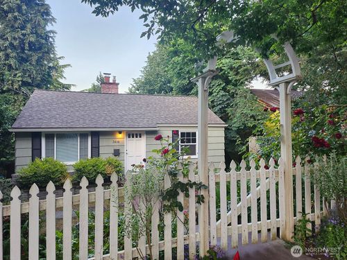 3616 23rd Ave W, Seattle, WA, 98199-2332 | Card Image