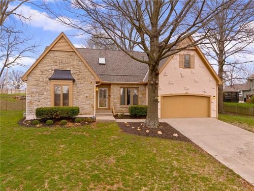 5826 Oakview St, Shawnee, KS, 66216-4656 | Card Image