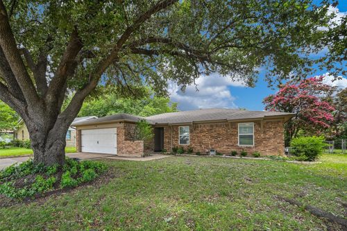 4421 Tiptop St, Haltom City, TX, 76117-1132 | Card Image