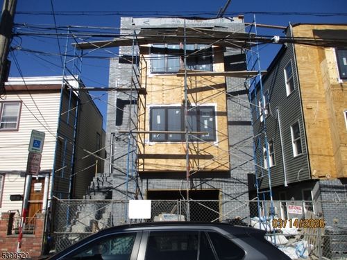 682 N 7th St, Newark, NJ, 07107-2512 | Card Image